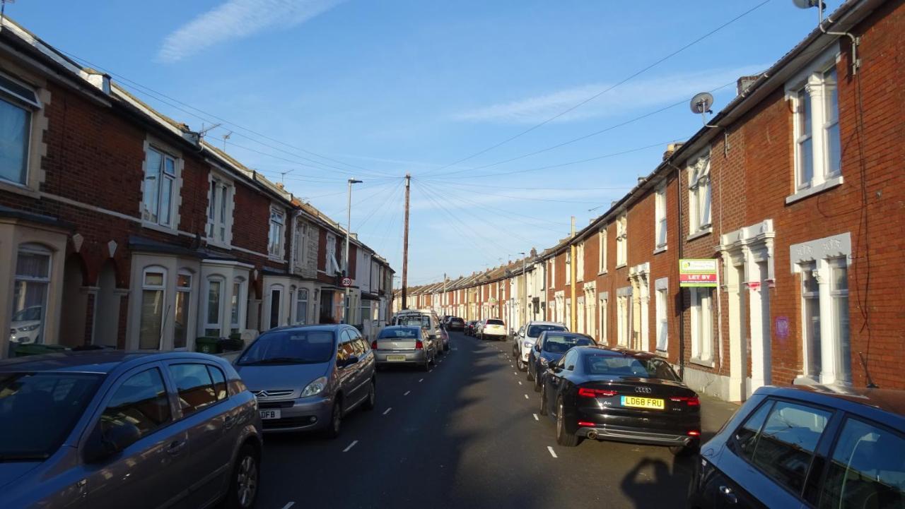 Radanks House - Fratton Apartment Portsmouth Bagian luar foto